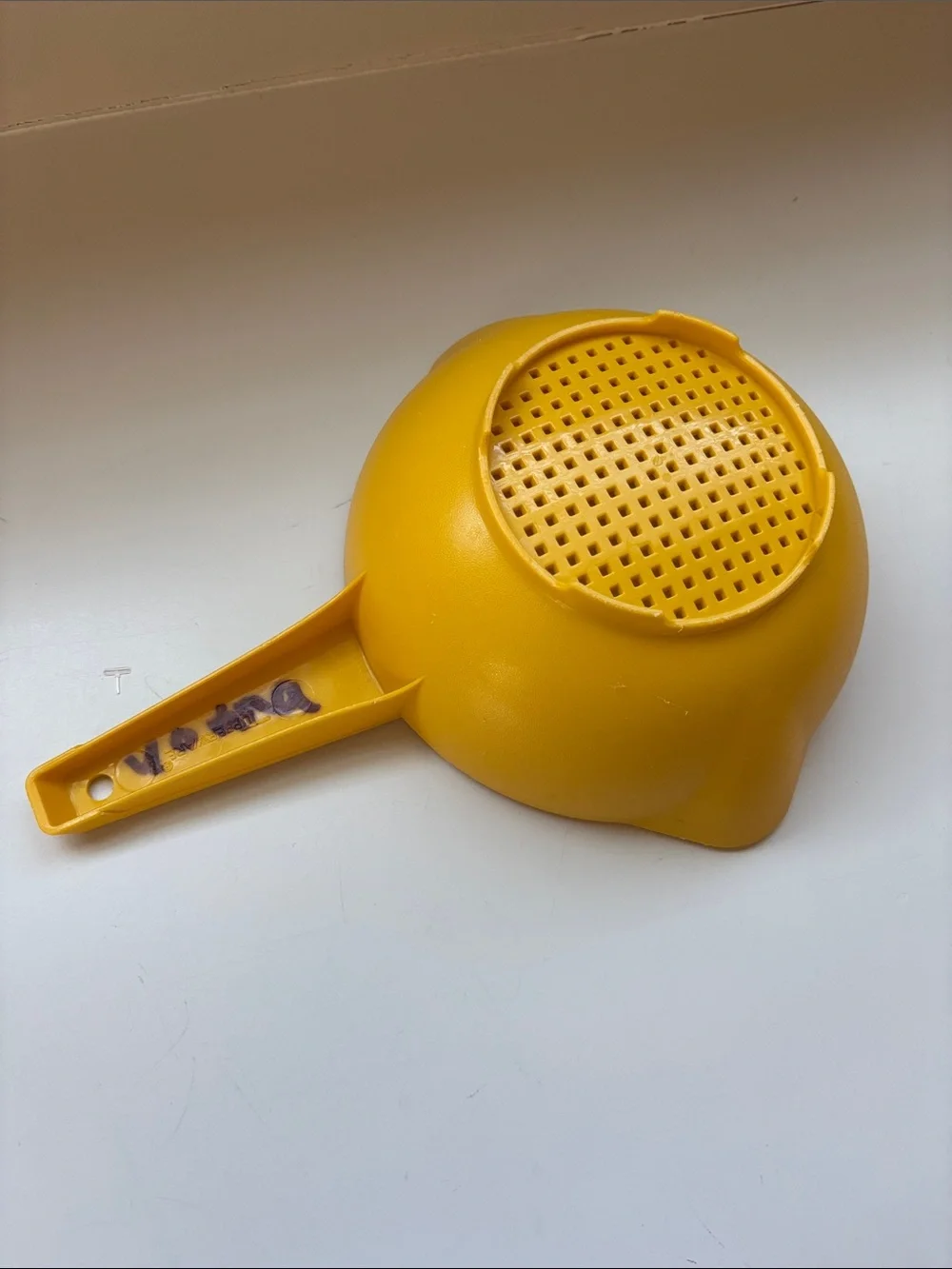 VTG TUPPERWARE STRAINER w/handle